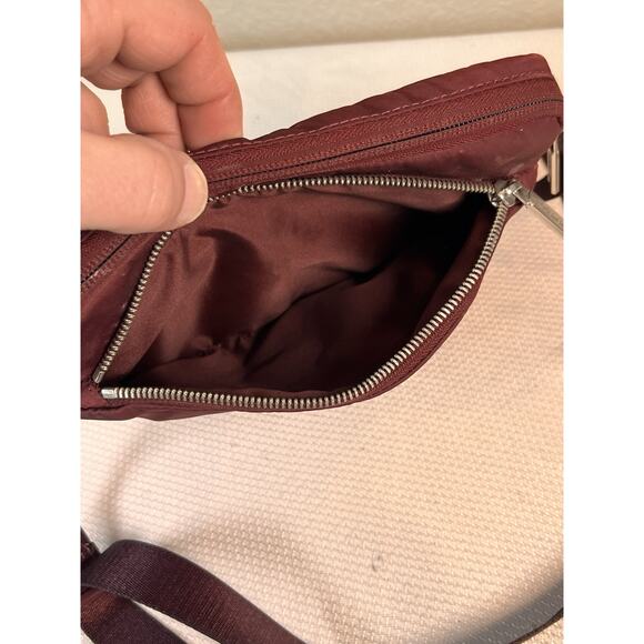 Lululemon Everywhere Belt Bag 1L One Size Red Merlot RDMR 59719 - Picture 4 of 12